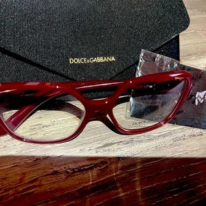 Glasses and can use them for prescription lenses